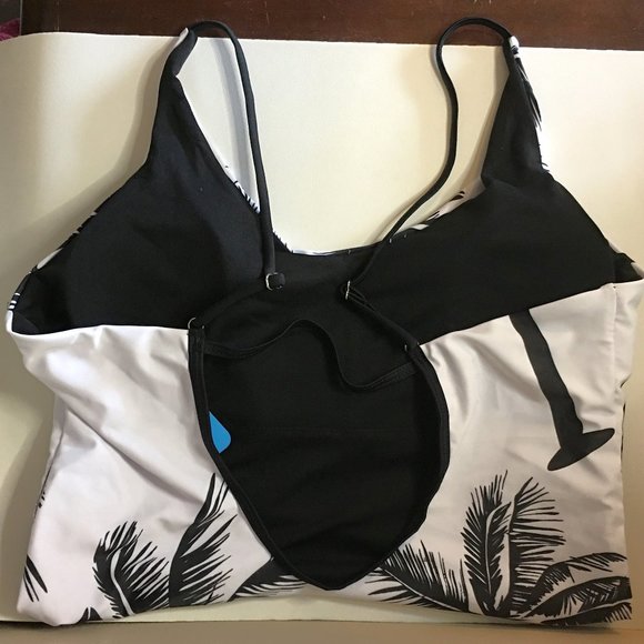 IFFEI One Piece Black/White Graphic Swimsuit  🌴🥥 NEW WITH TAGS! - Picture 7 of 13